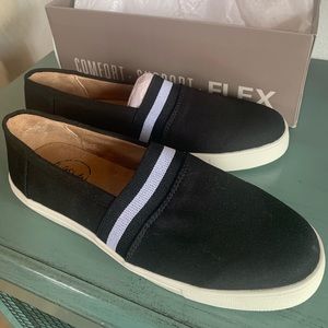 Lifestride “Stockton” in Black Canvas